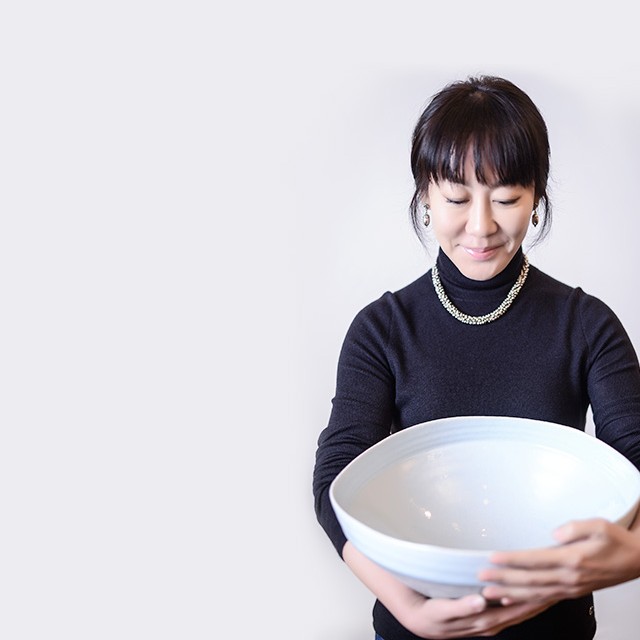 Yin Yoonshin, fondatrice de Yido, expose son art céramique à Villa Violet Paris